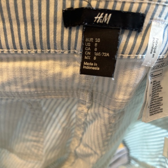 Striped shorts - Picture 3 of 3